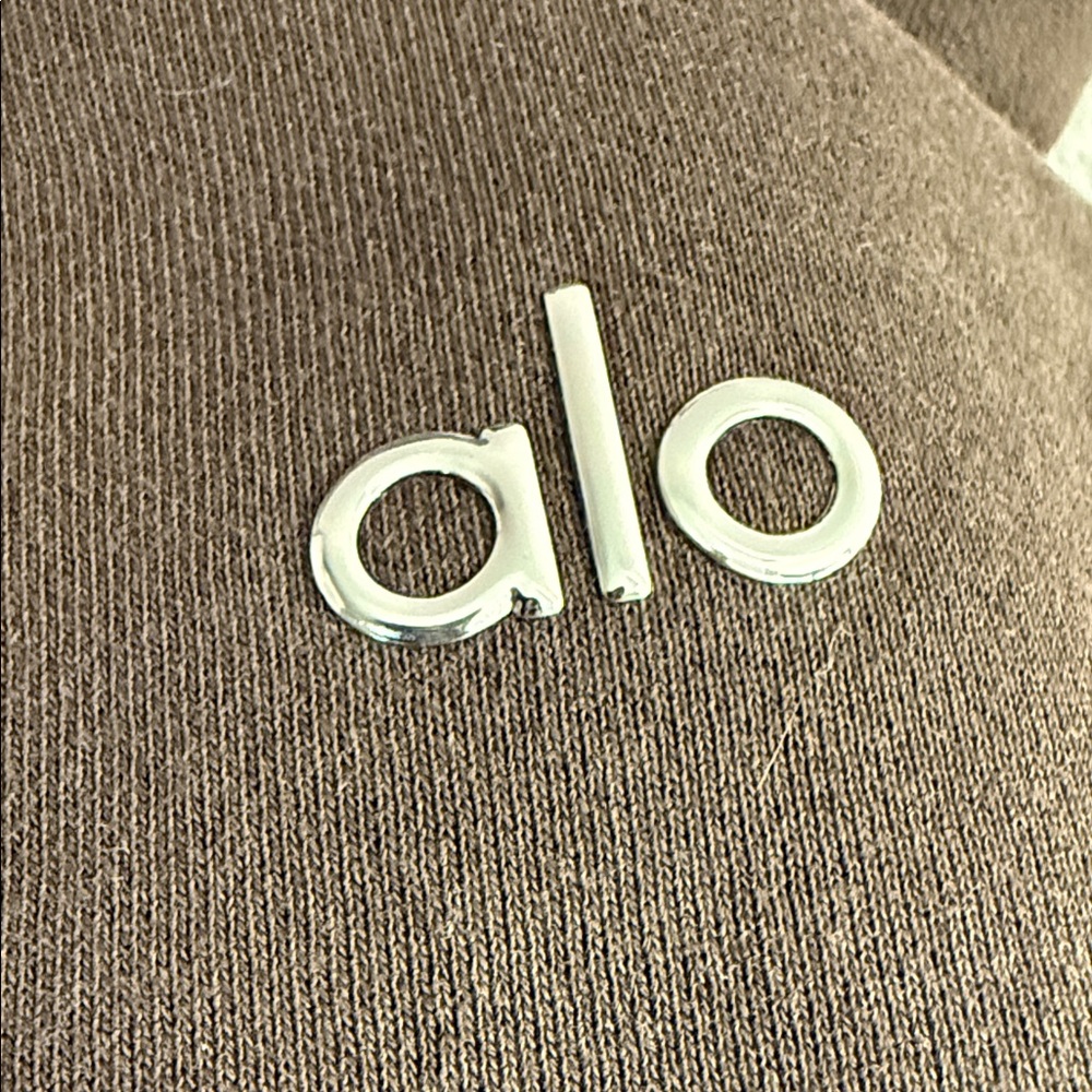 ALO Yoga Women’s Crewneck Sweatshirt in Dark Brown with Silver Logo - Picture 2 of 3